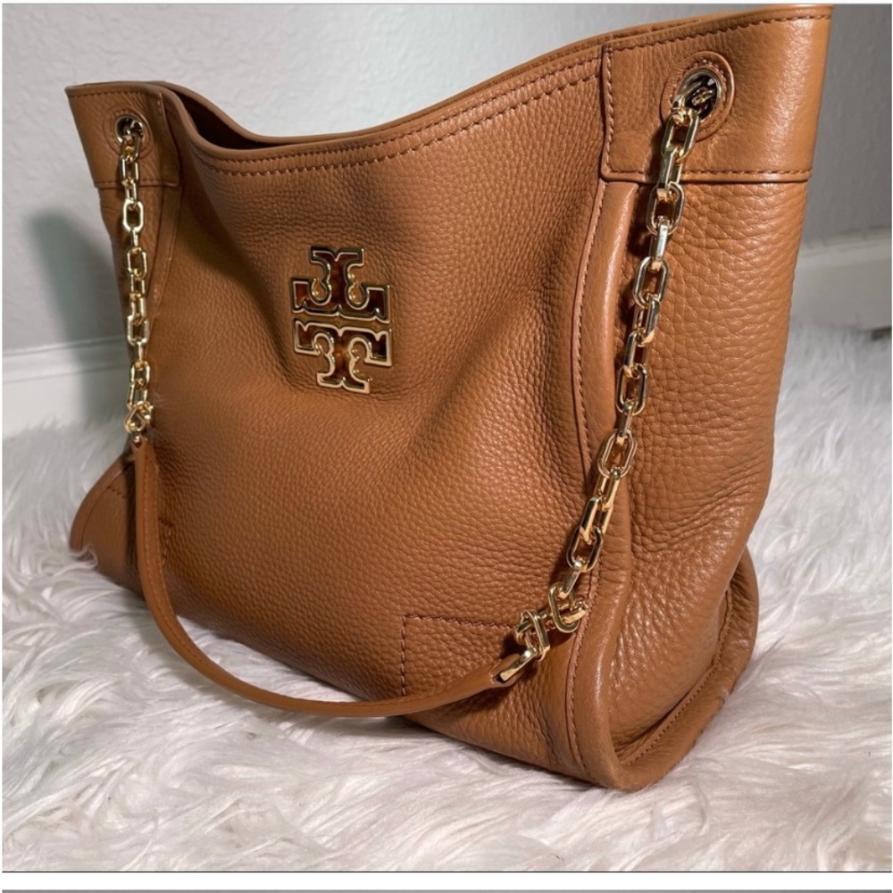 Tory Burch purse. This tan color with gold embellishments goes with anything.